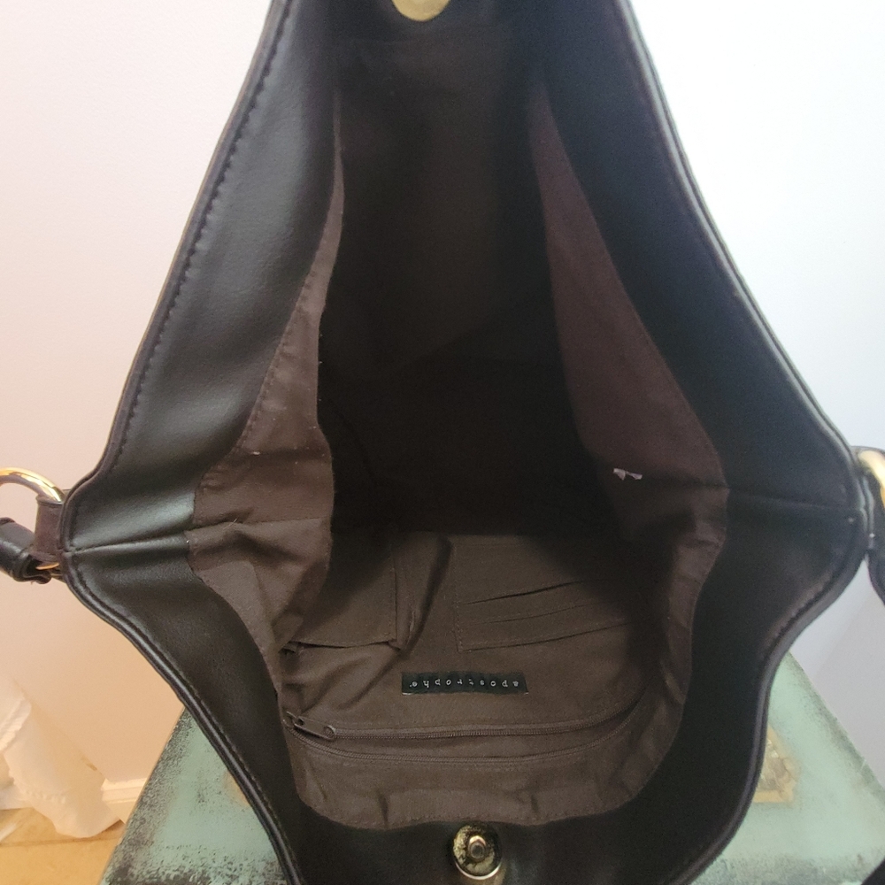Apostrophe Brown Soft and Supple Pebble Grain Leather Slouchy Hobo Shoulder Bag - Picture 14 of 15